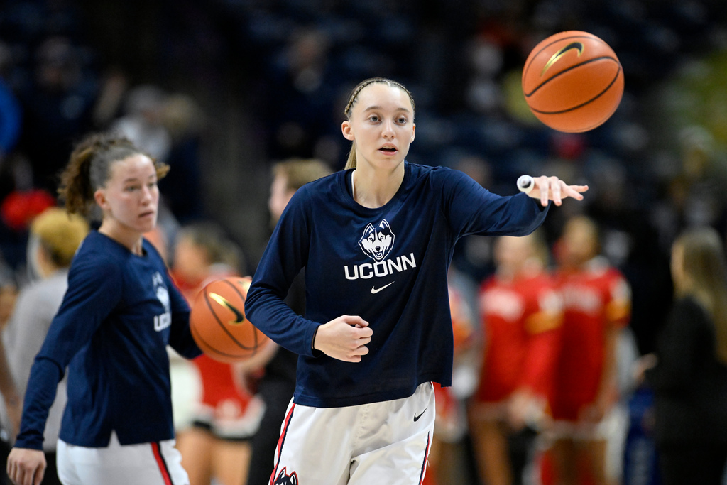 UConn basketball star Paige Bueckers back in Minnesota for homeocming