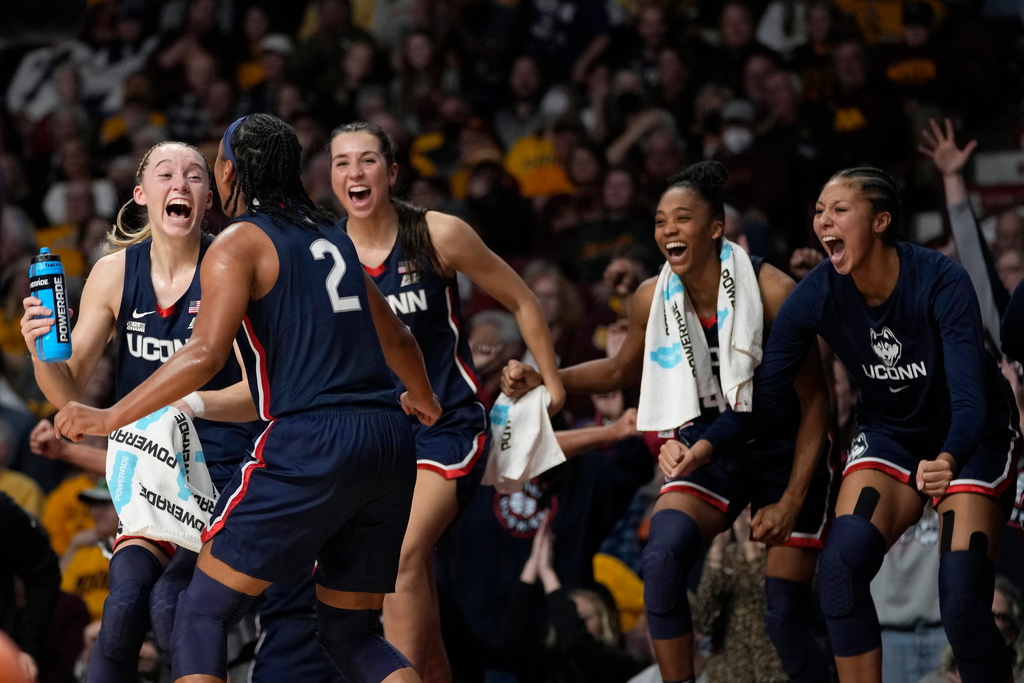 UConn women's basketball moves up to No. 6 in latest AP Top 25 Poll