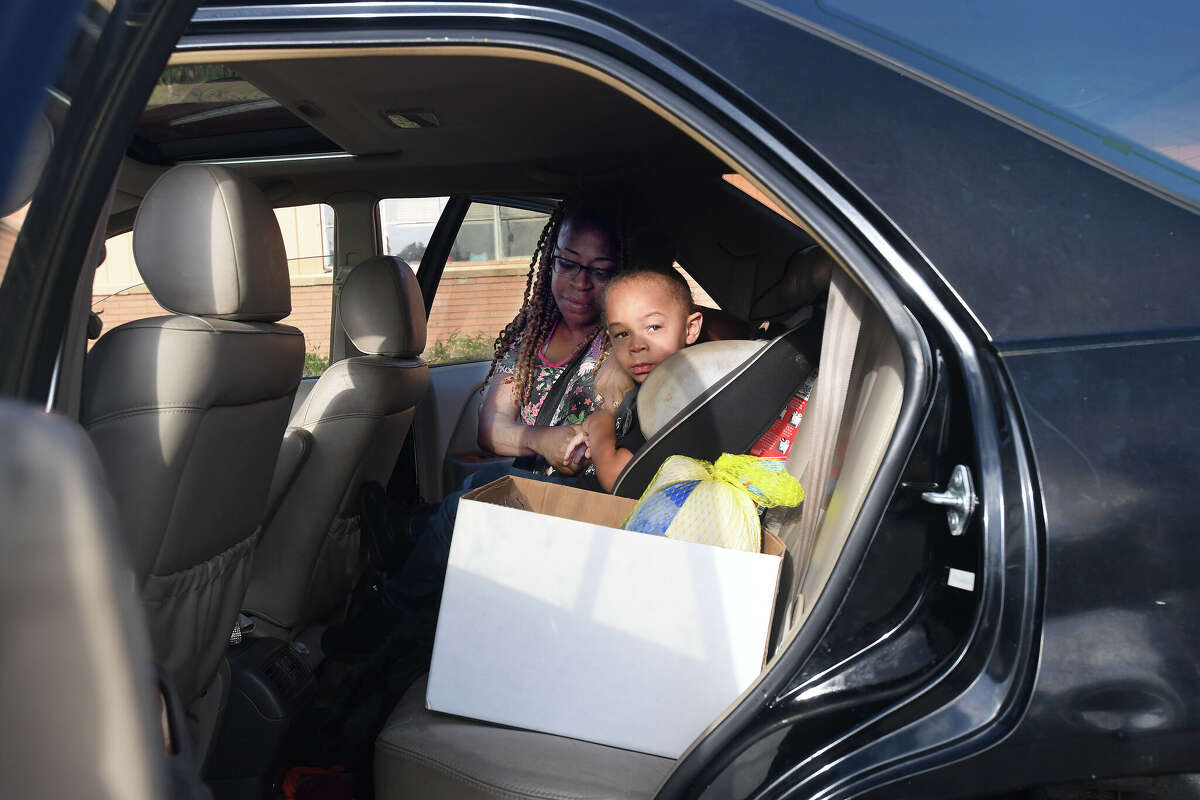 Local and law firm brighten families' Thanksgiving tables