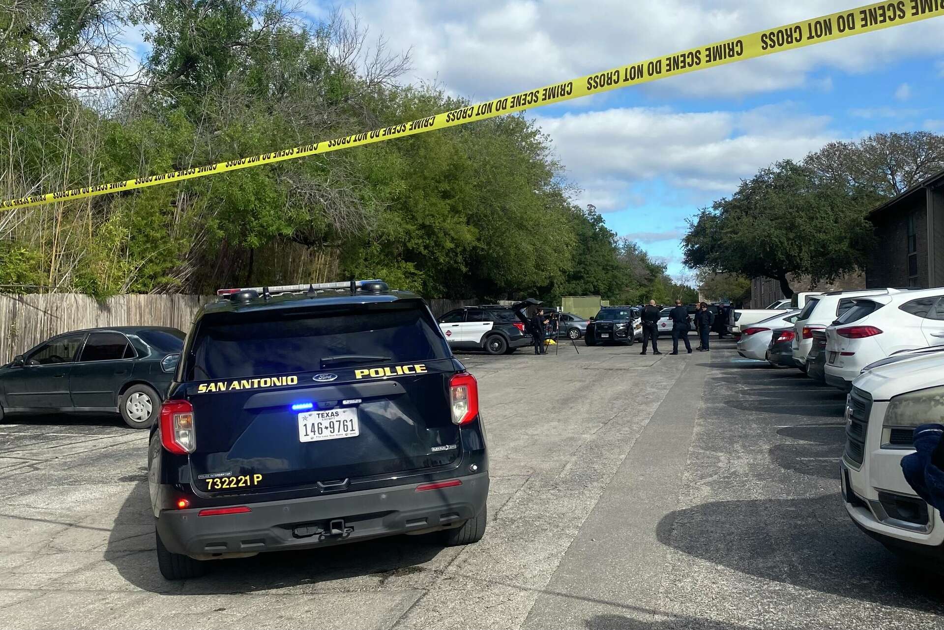 Man shot, killed inside car at a San Antonio apartment complex