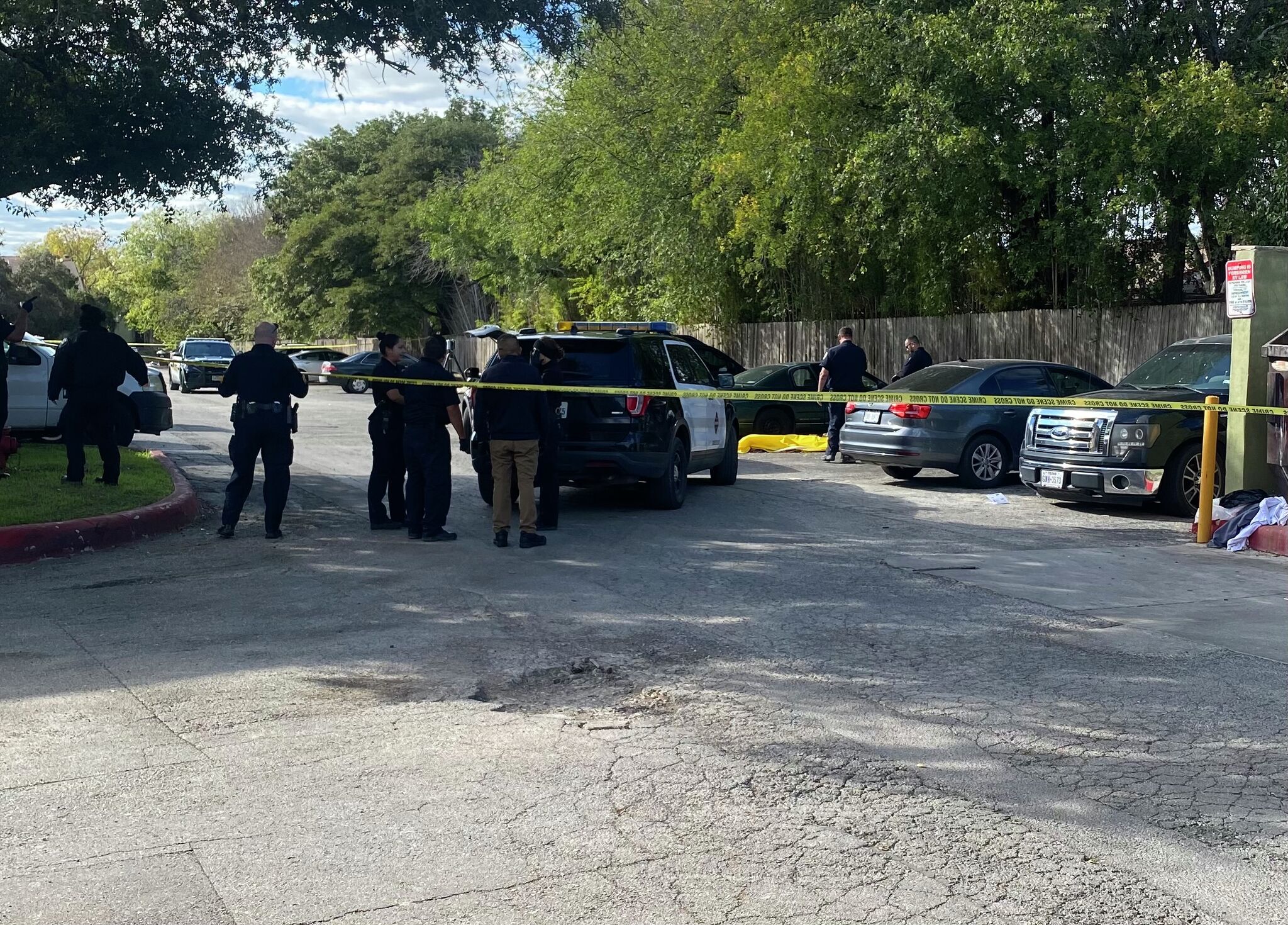 Man shot, killed inside car at a San Antonio apartment complex