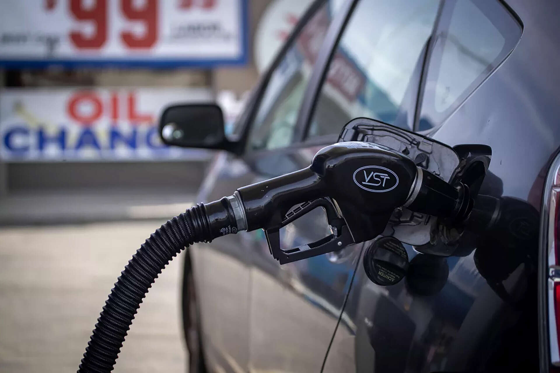 CT gas prices drop below $3 for the first time in 4 years, AAA reports