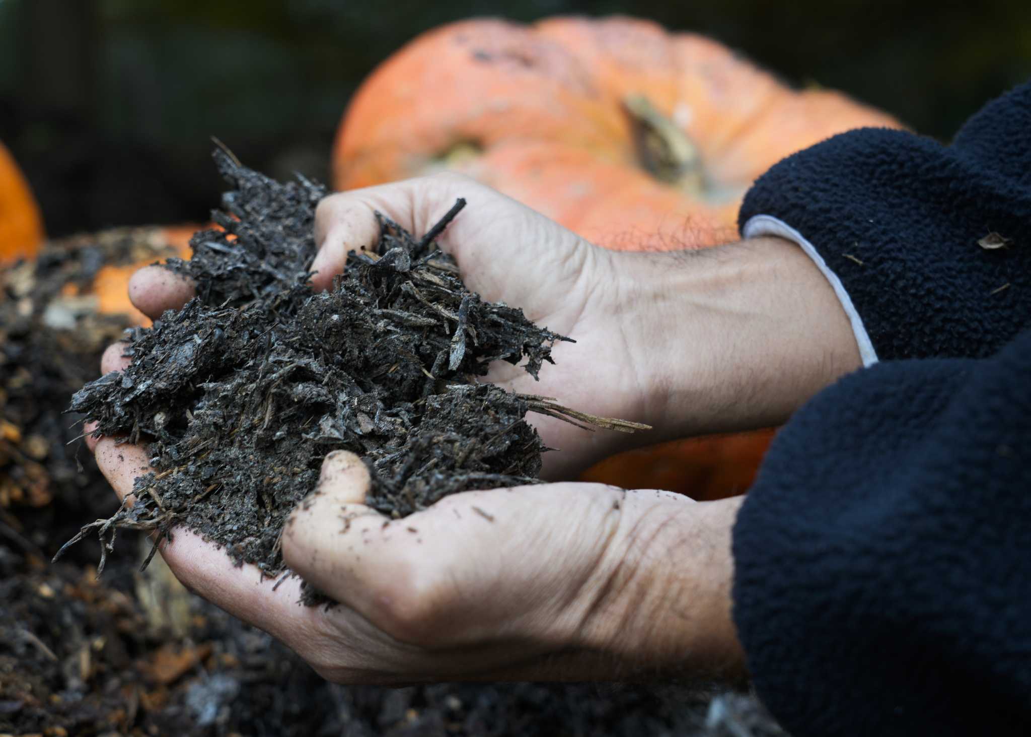 Houston ramps up efforts to introduce composting for city residents