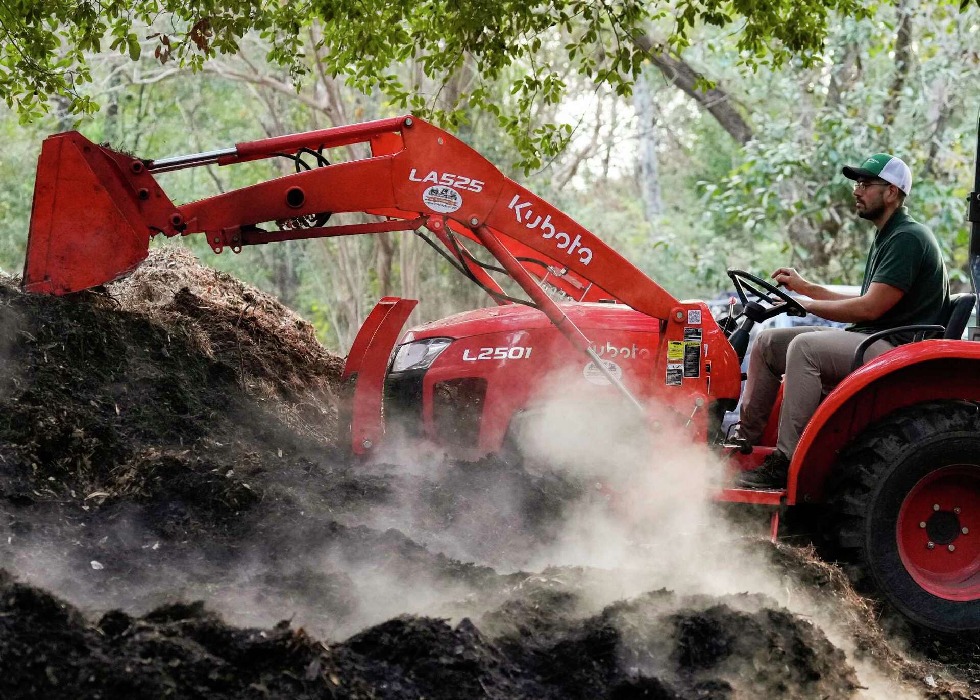 Houston ramps up efforts to introduce composting for city residents
