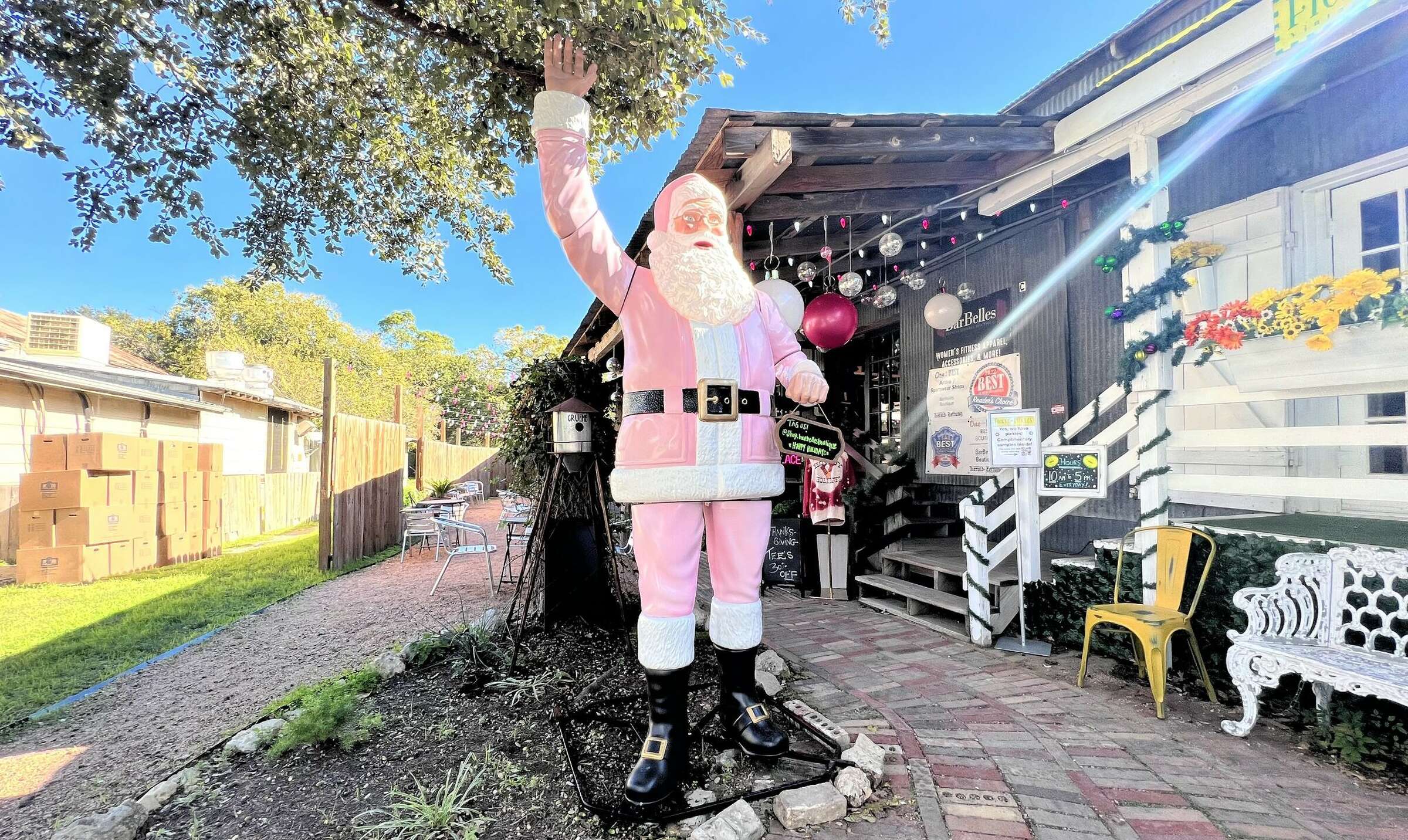 Pink Santa statue celebrates Christmas in New Braunfels