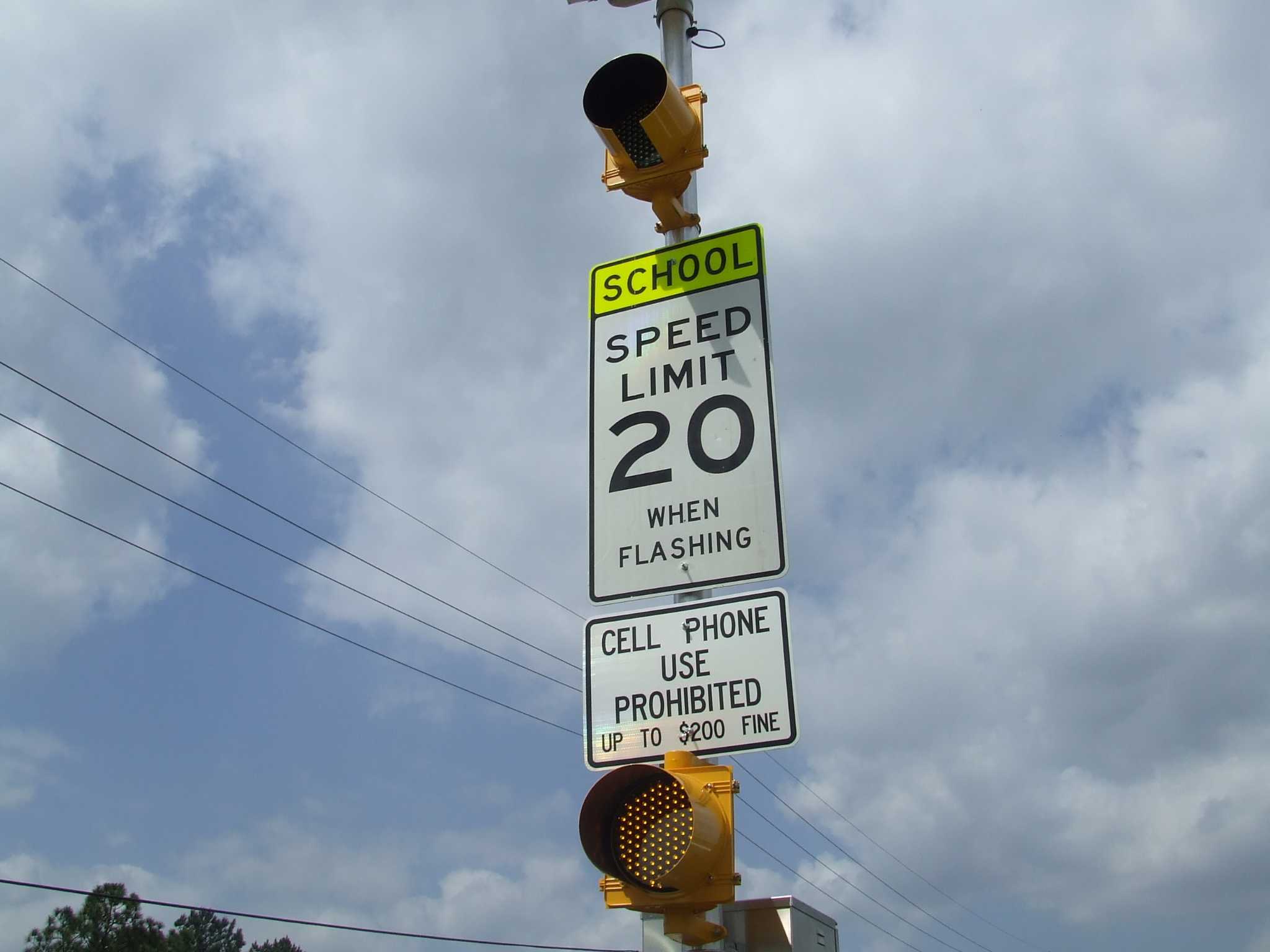 Houston area districts to receive hundreds of new school zone signs