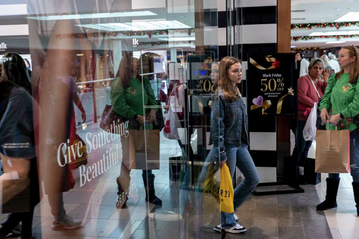 Shoppers line up for newly opened stores at long-awaited American Dream mall  