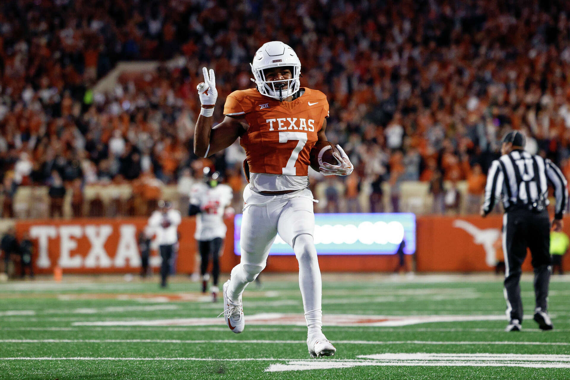 Texas trolls Big 12's Brett Yormark in epic jumbotron video