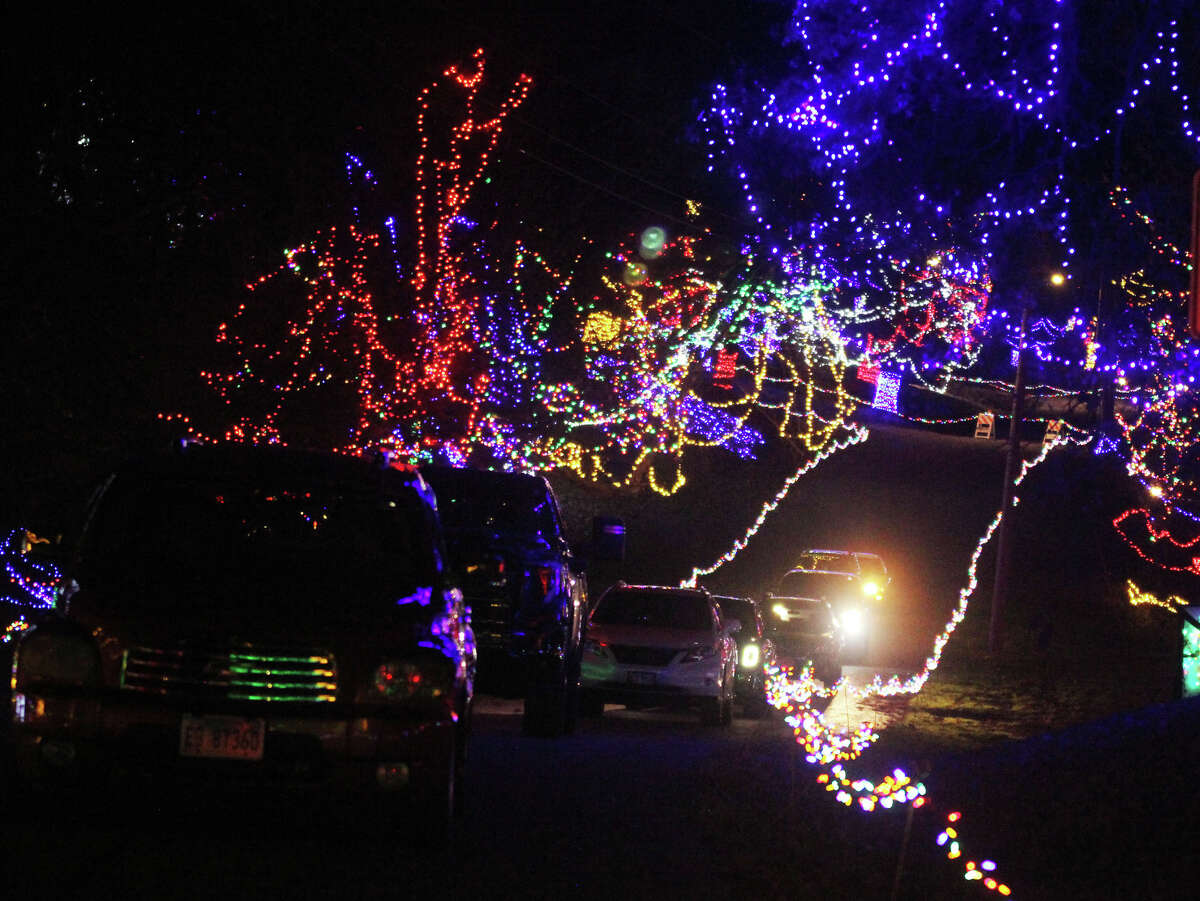 Rock Spring Park's Christmas lights display attracts thousands