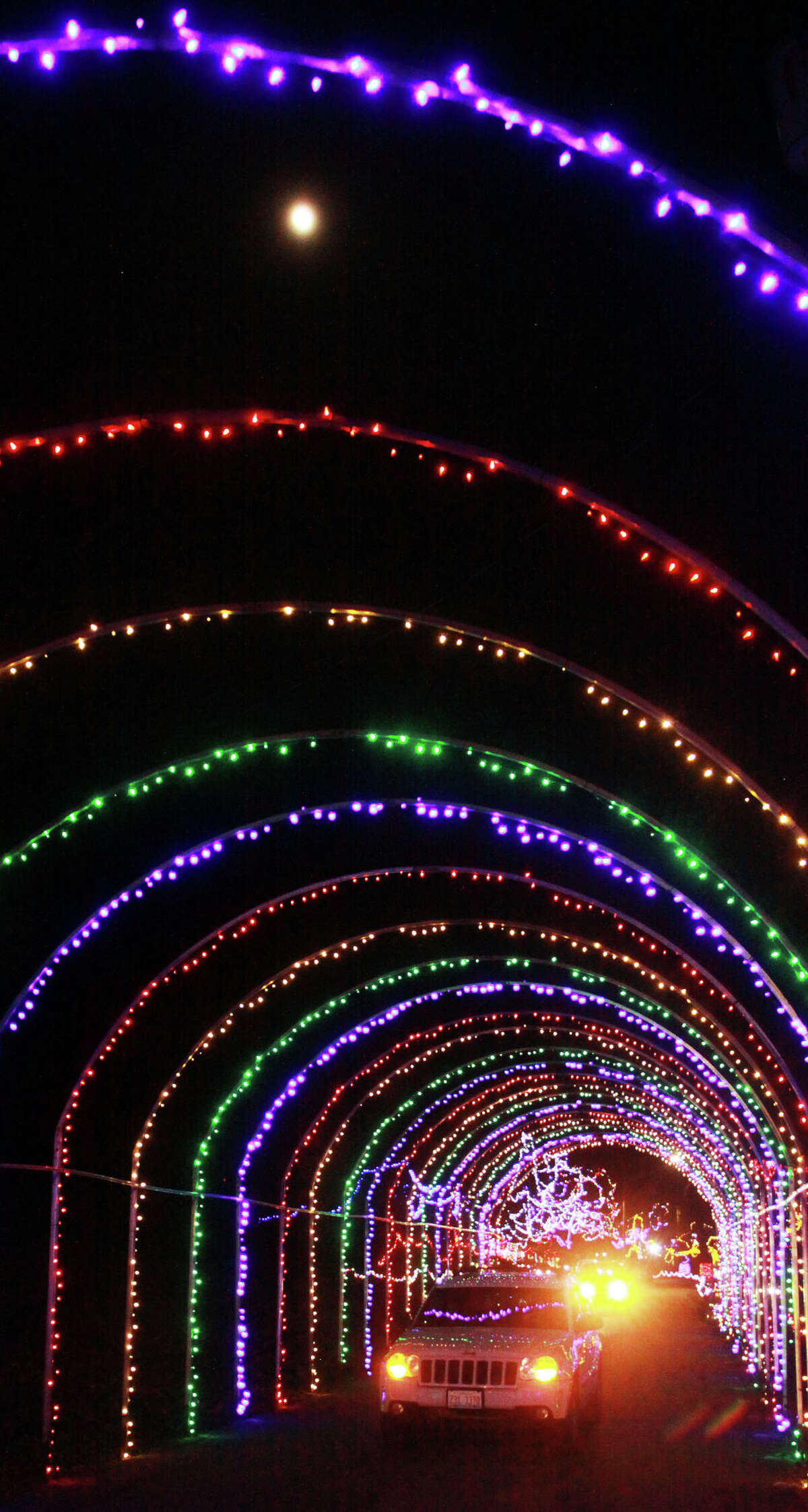 Rock Spring Park's Christmas lights display attracts thousands