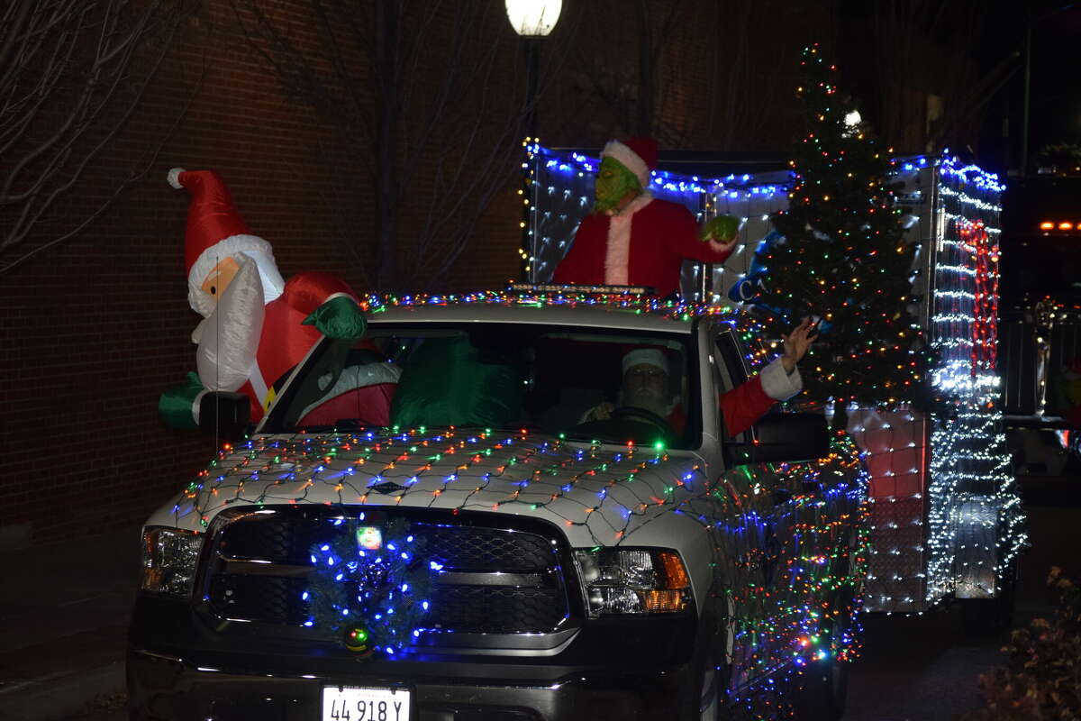 Jacksonville starts holiday season with Christmas parade