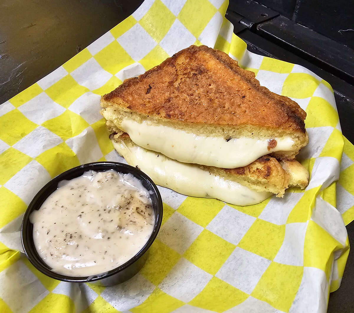 New Middletown grilled cheese shop has vegan, vegetarian options