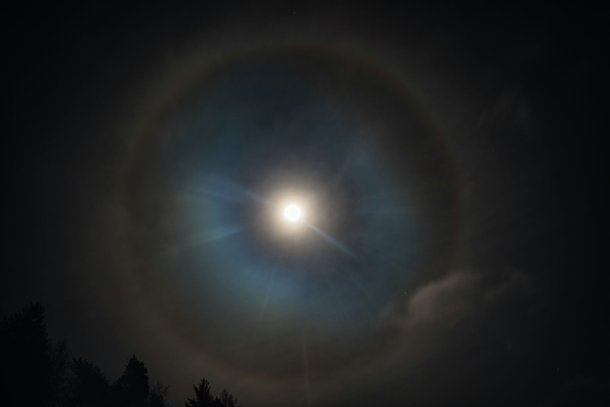 Why is there a ring around the moon? Everything to know about 'halos'