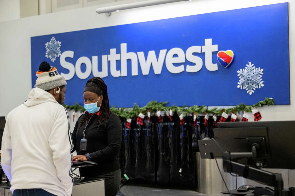 Southwest, other US airlines face holiday travel test after 2022