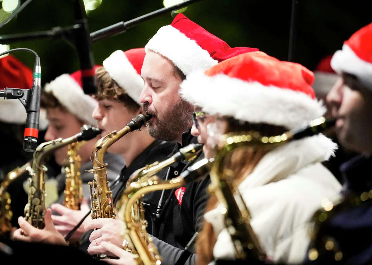 Conroe's Christmas tree lighting draws hundreds of revelers