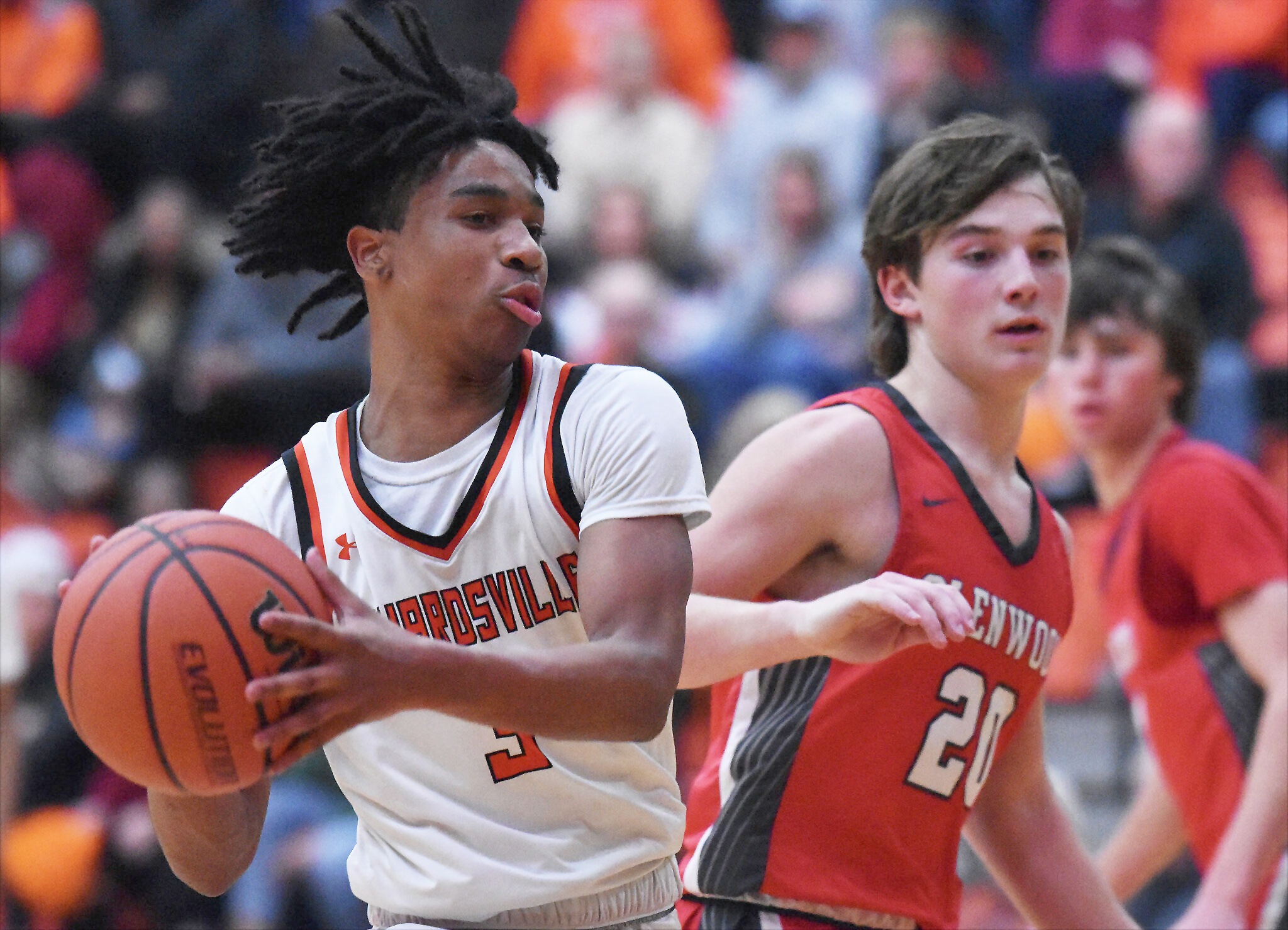 Edwardsville boys basketball teams defeats Chatham Glenwood 49-41