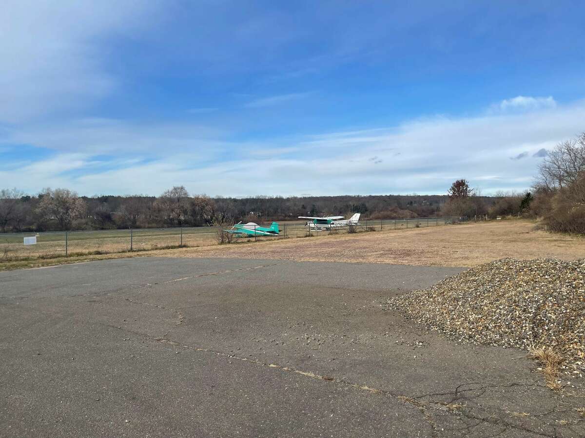 CT Parachutists oppose proposed solar facility at Ellington Airport