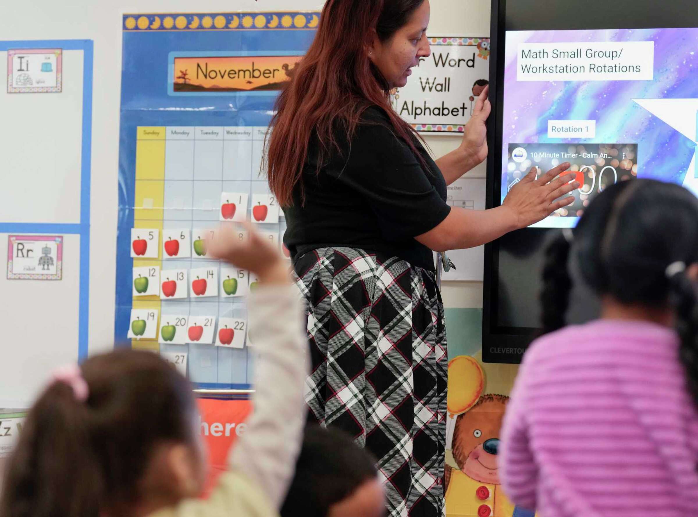 HISD plans 2,500 salary increase for nonNES teachers next year