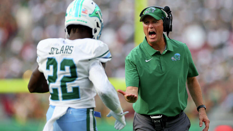 TAMPA, FLORIDA - OCTOBER 15: head coach Willie Fritz of the Tulane Green Wave looks on during a game against the South Florida Bulls at Raymond James Stadium on October 15, 2022 in Tampa, Florida. (Photo by Mike Ehrmann/Getty Images)