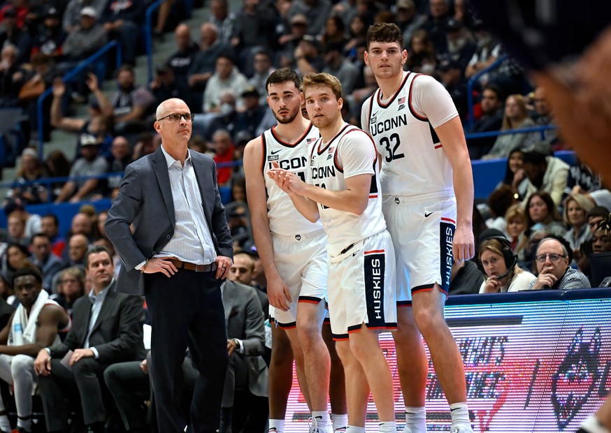 2004 uconn men's basketball roster hot sale