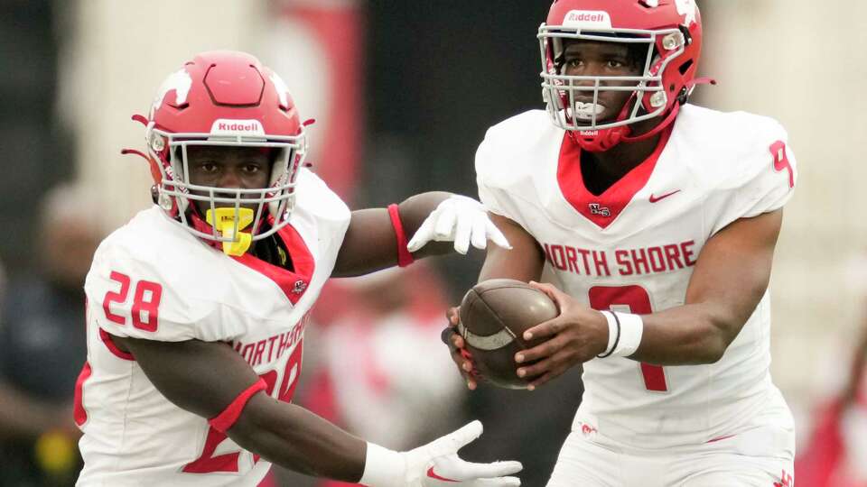 North Shore quarterback Kaleb Bailey (9) fakes a handoff to running back D'andre Hardeman Jr. (28) during the first half of the Region III-6A Division II championship at Pasadena Veterans Memorial Stadium, Saturday, Dec. 2, 2023, in Pasadena.