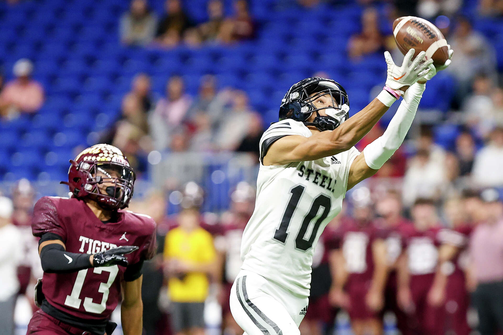 Steele football holds off Dripping Springs in state quarterfinal
