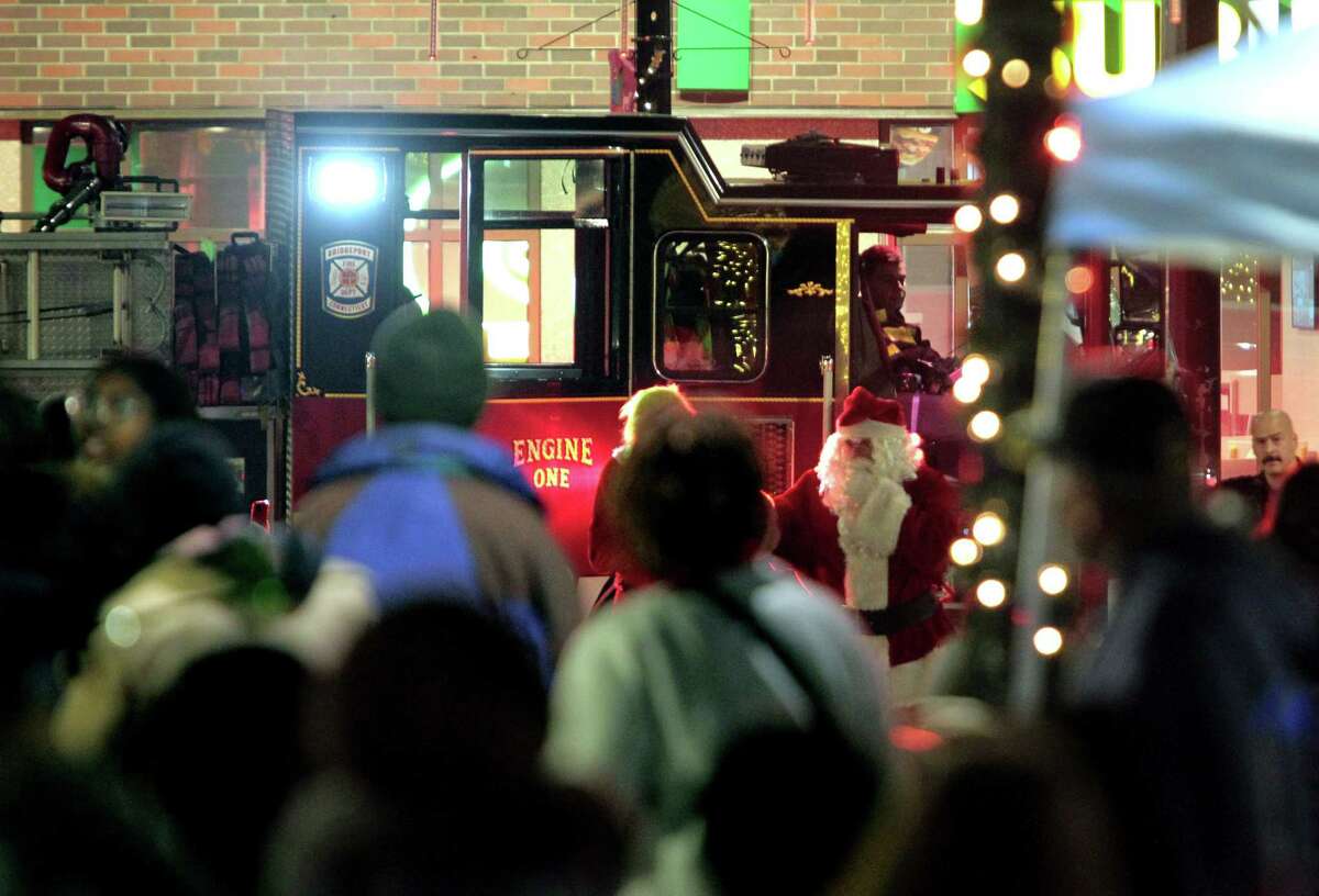 Photos Bridgeport starts holiday season with Christmas tree lighting