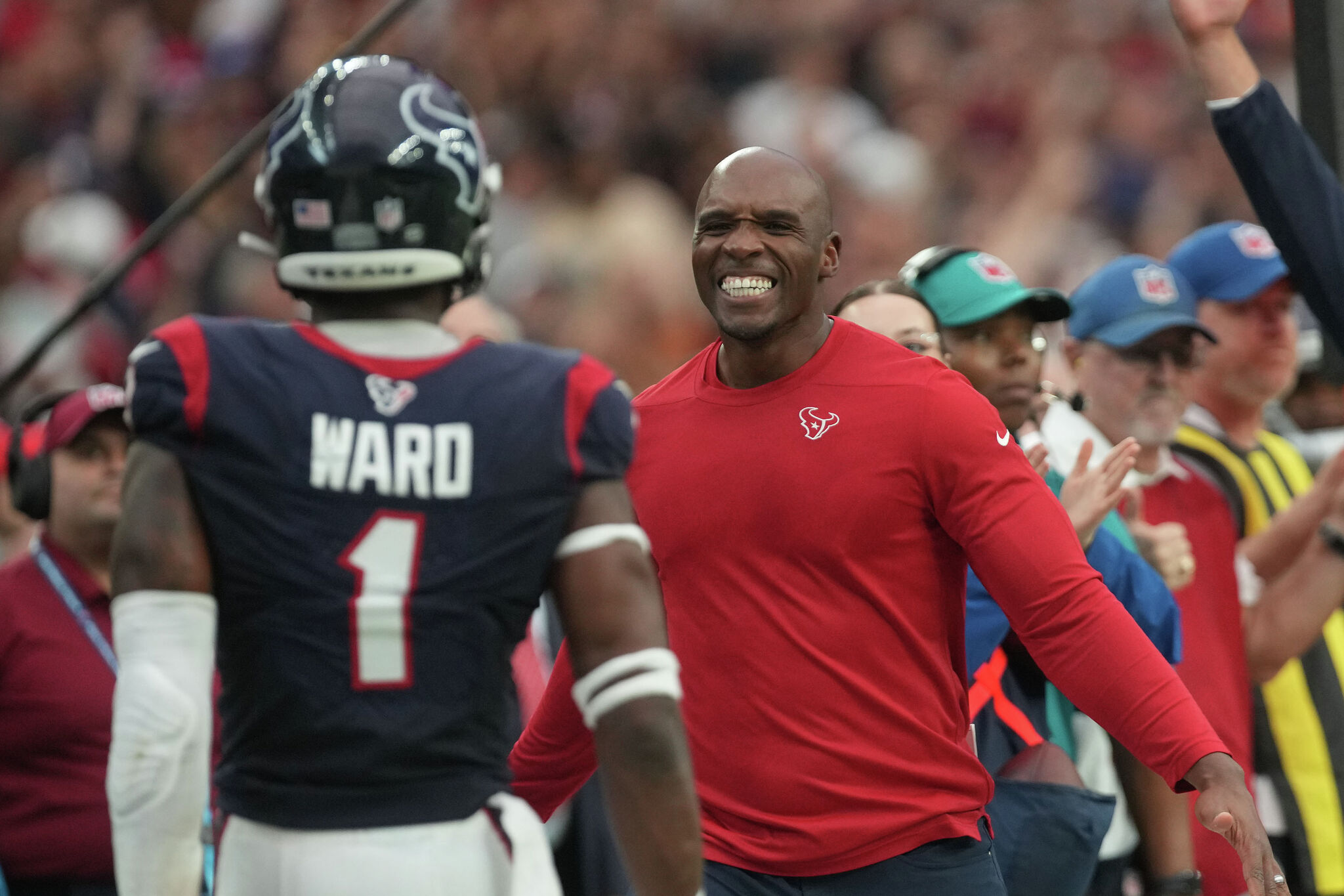 Houston Texans pass playoff eye test after 8th straight one-score game