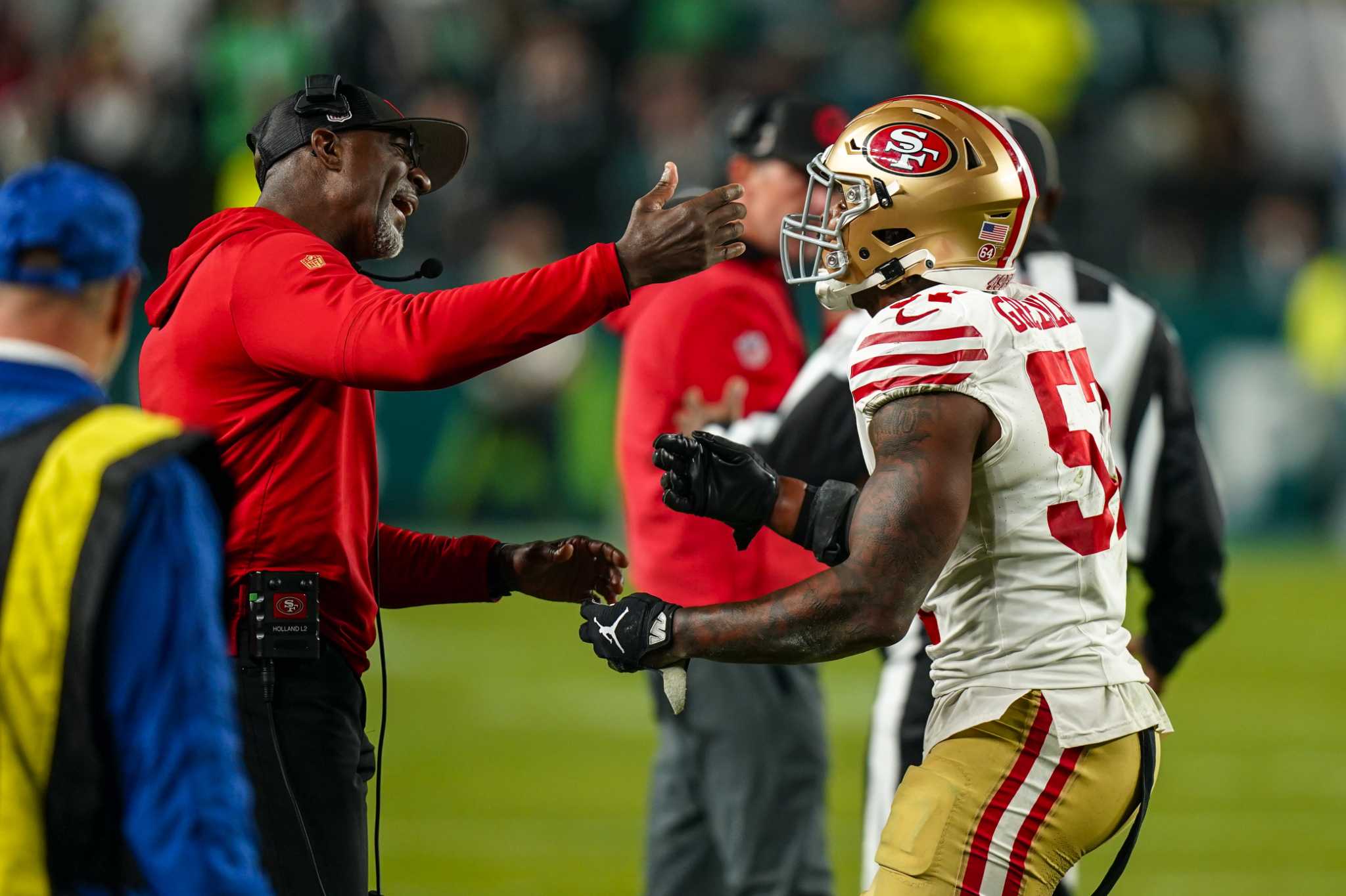 49ers’ Dre Greenlaw, Eagles’ security chief ejected after altercation