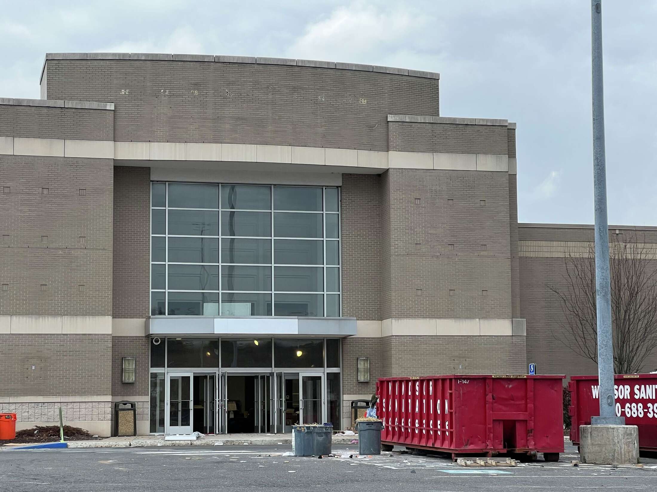 Ashley furniture outlet to open in Waterbury mall after Macy's departs