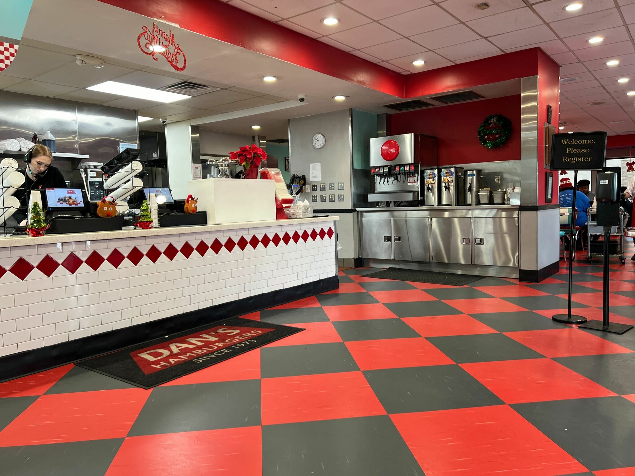 dan-s-hamburgers-remodels-austin-restaurant-eyes-expansion