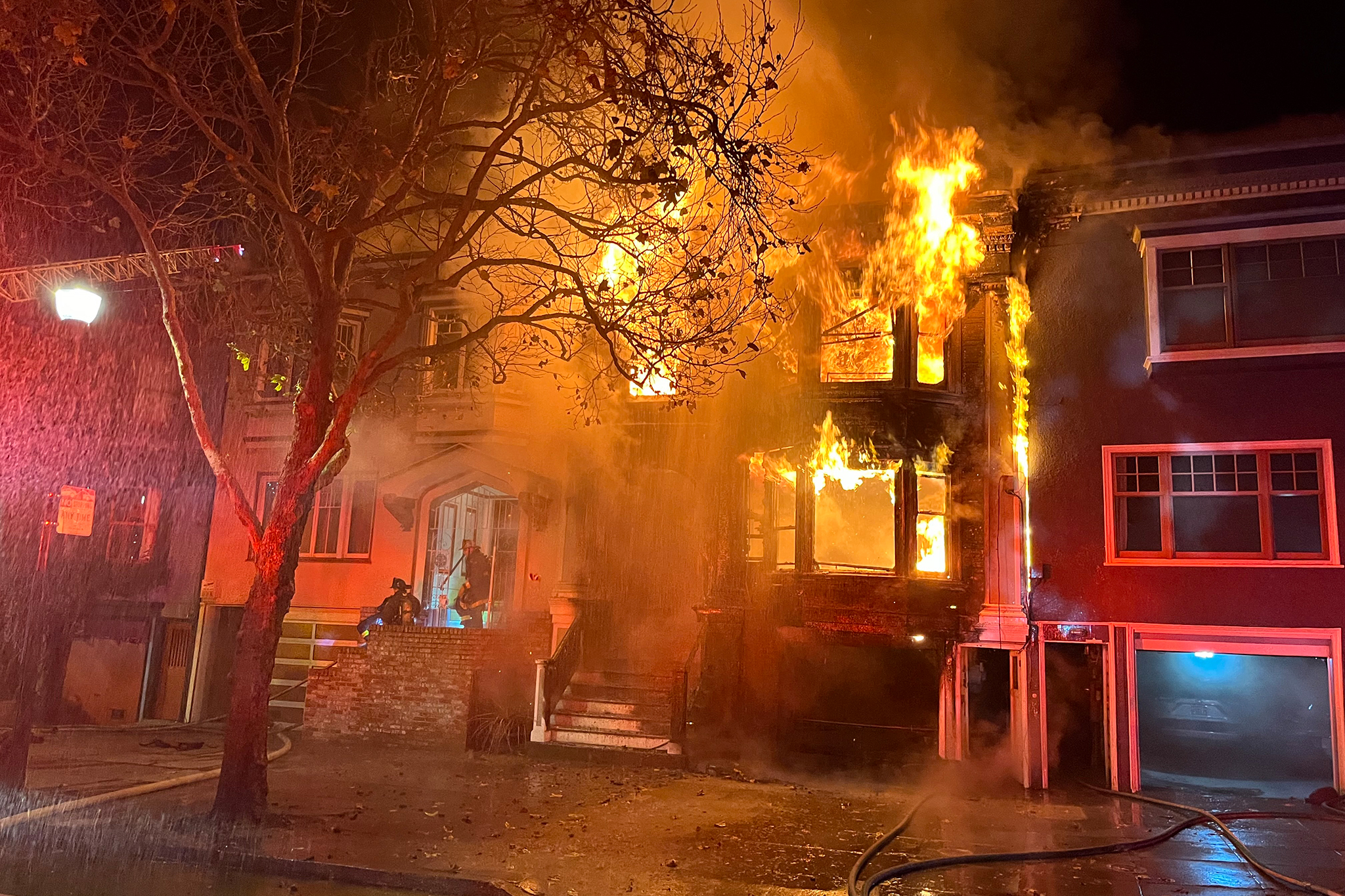 Massive blaze engulfs San Francisco residential building