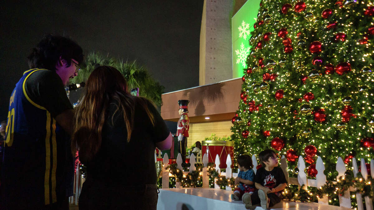 Photos City of Laredo rings in the holiday season at Navidadfest 2023