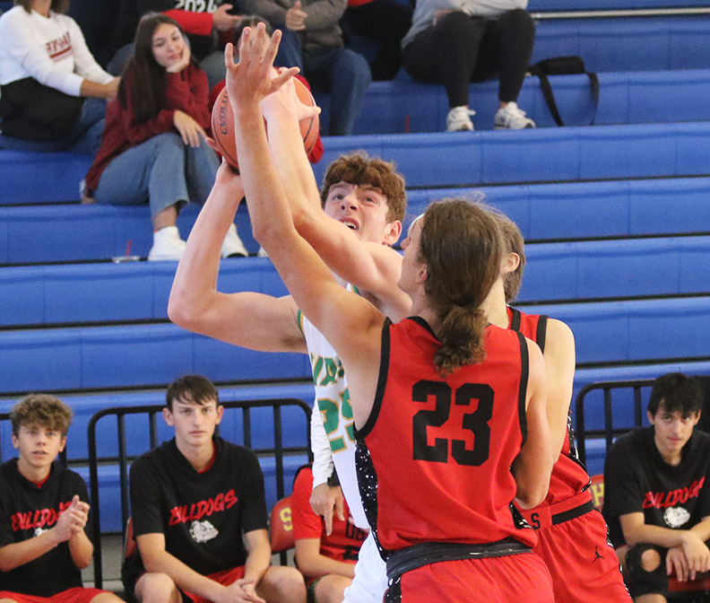 MONDAY BOYS BASKETBALL: Hawks, Piasa Birds win on road