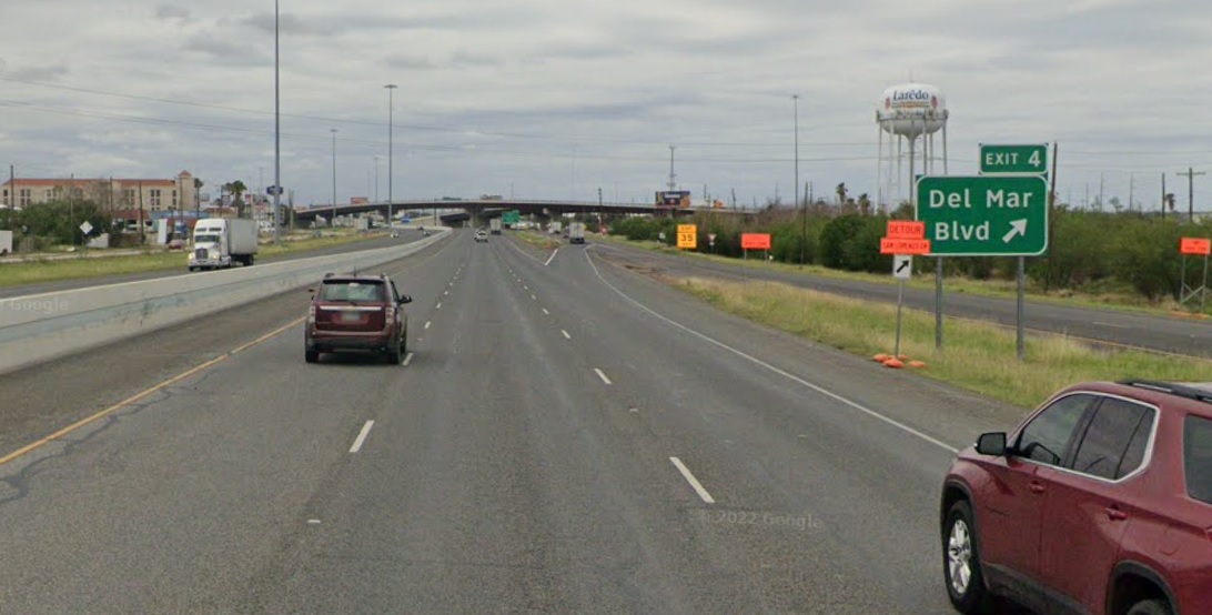 Ten cars involved in traffic accident on Interstate 35 in Laredo