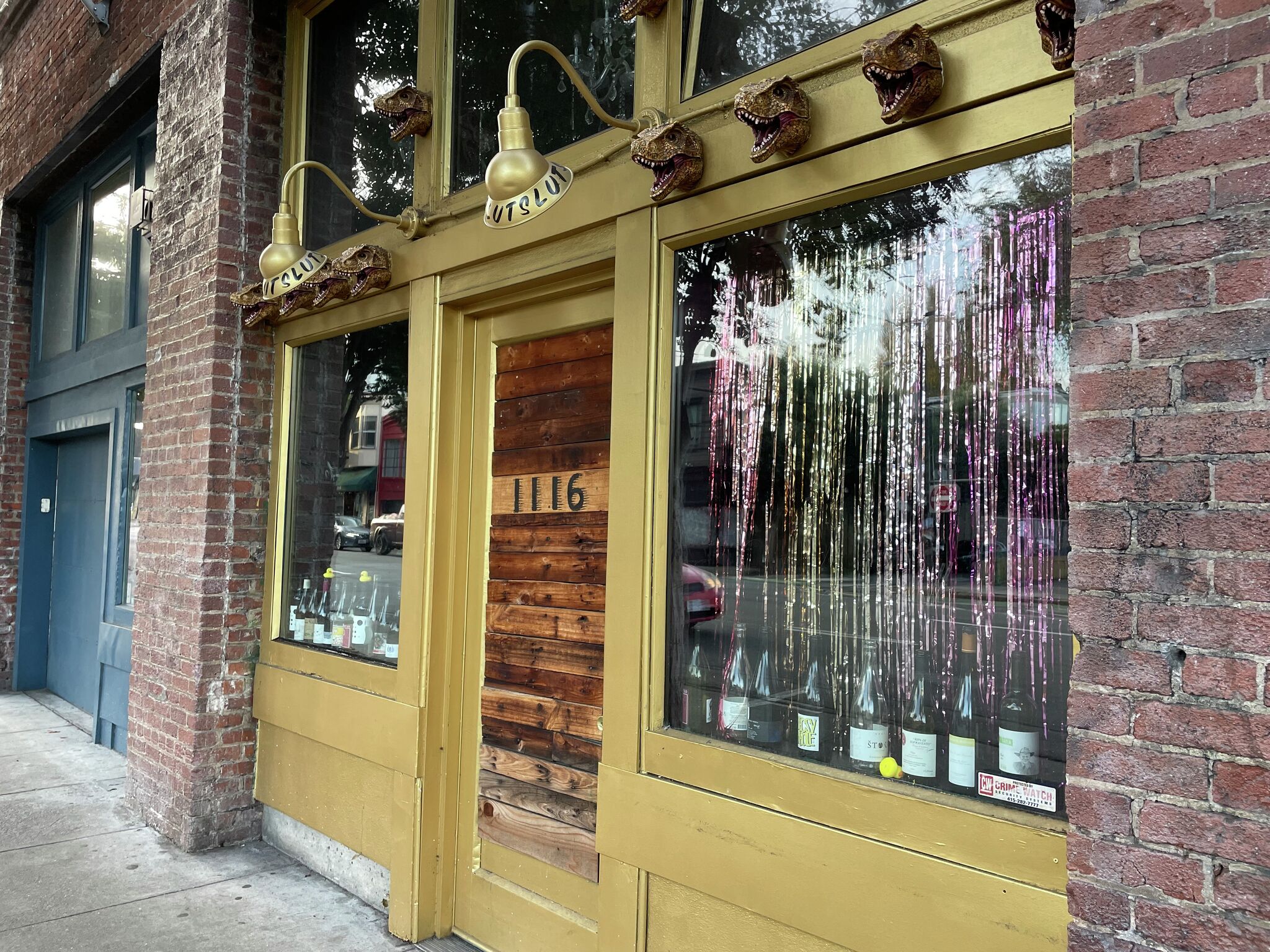 Sluts, Hi Felicia owner's last bar, closes
