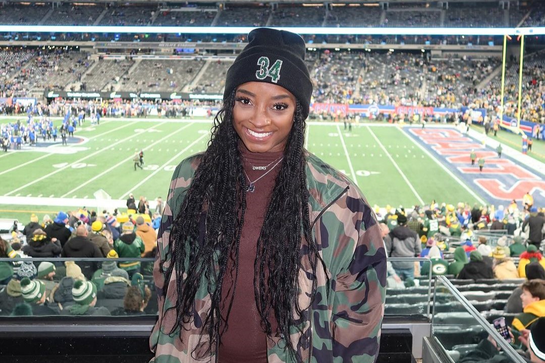 Simone Biles quickly shuts down pregnancy rumors