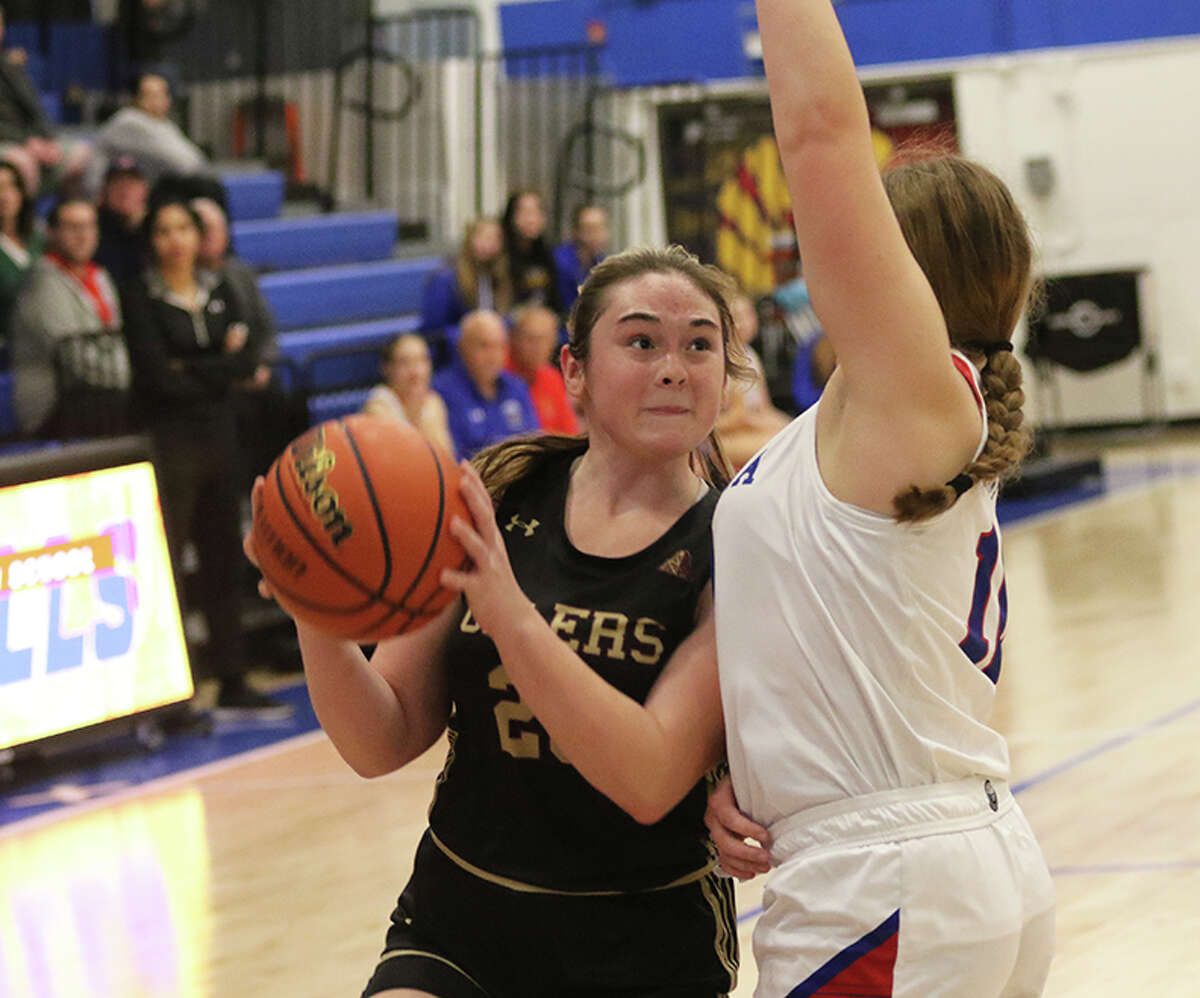 Roxana girls halt skid, power past rival EA-WR, 54-29