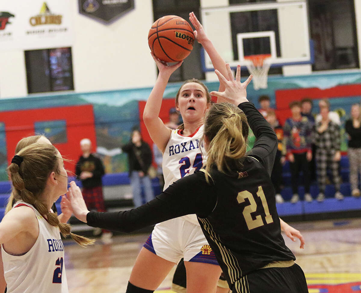 Roxana girls halt skid, power past rival EA-WR, 54-29