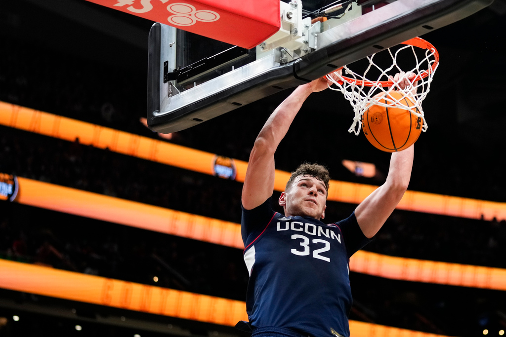 Donovan Clingan, UConn men's basketball roll over No.10 Gonzaga
