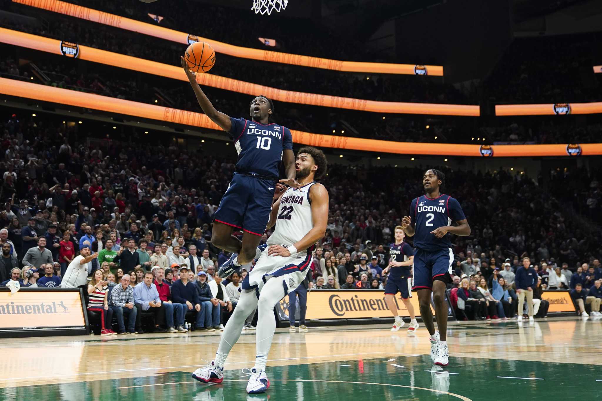 Uconn men s basketball team stays at no 5 in ap top 25 poll