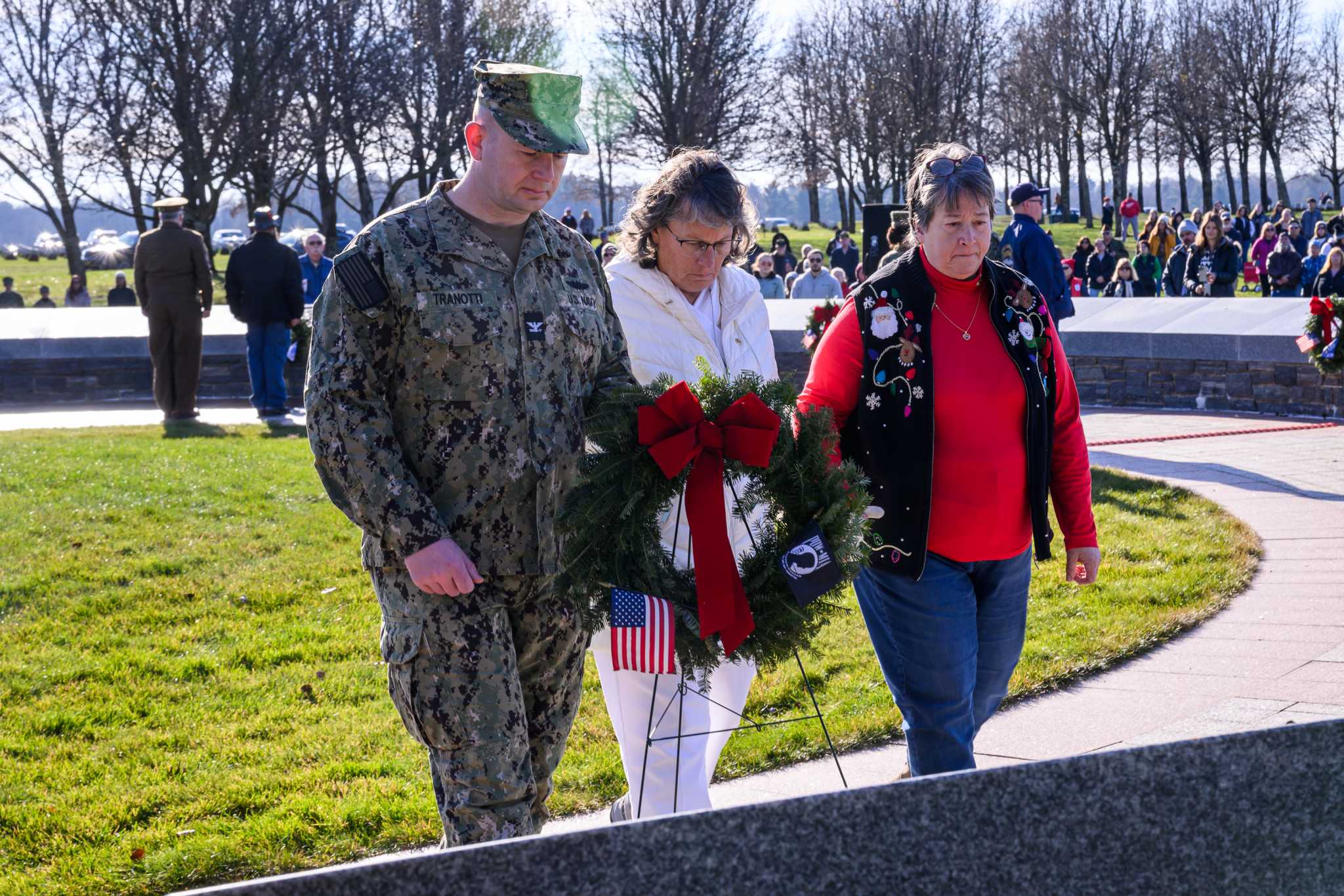 Photos Volunteers lay wreaths at Saratoga cemetery