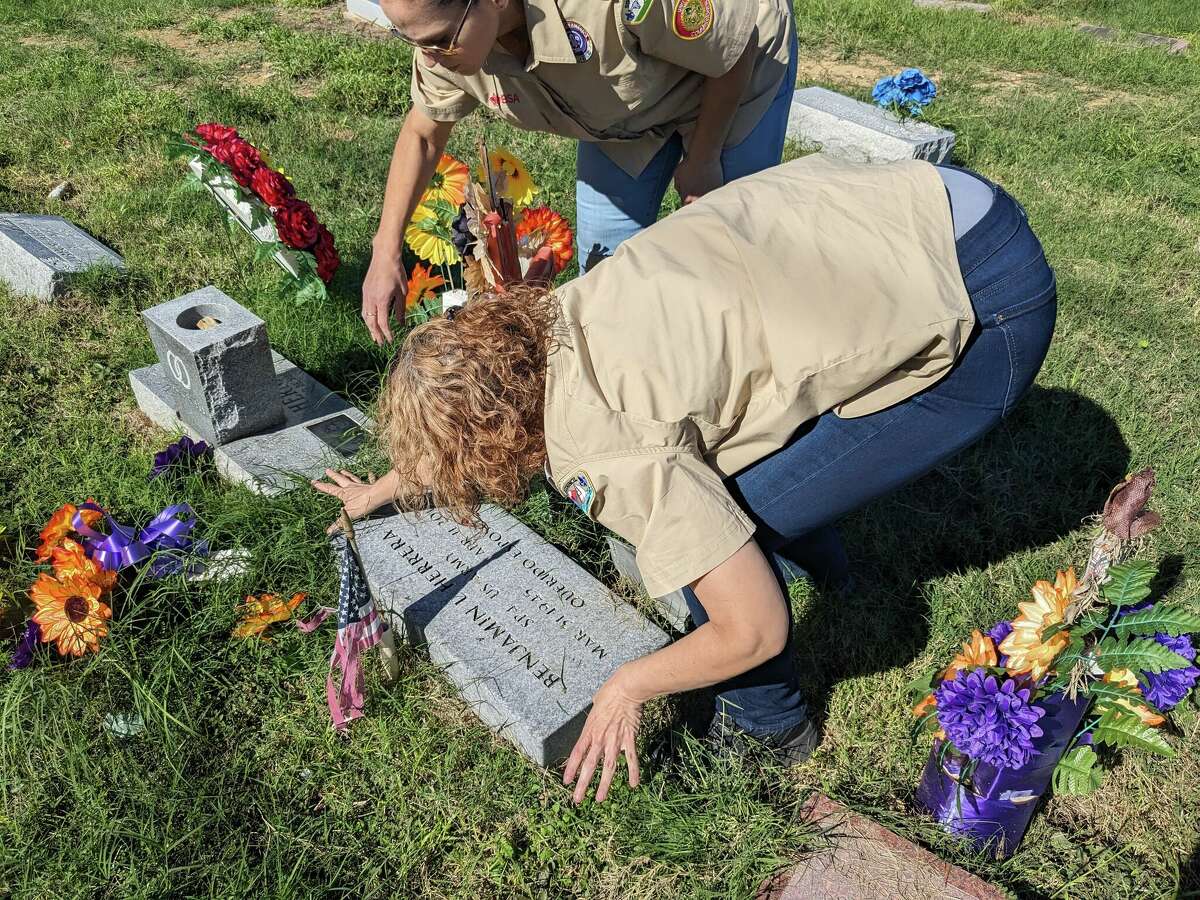 Laredo's Wreaths Across America lays 4K wreaths for veterans