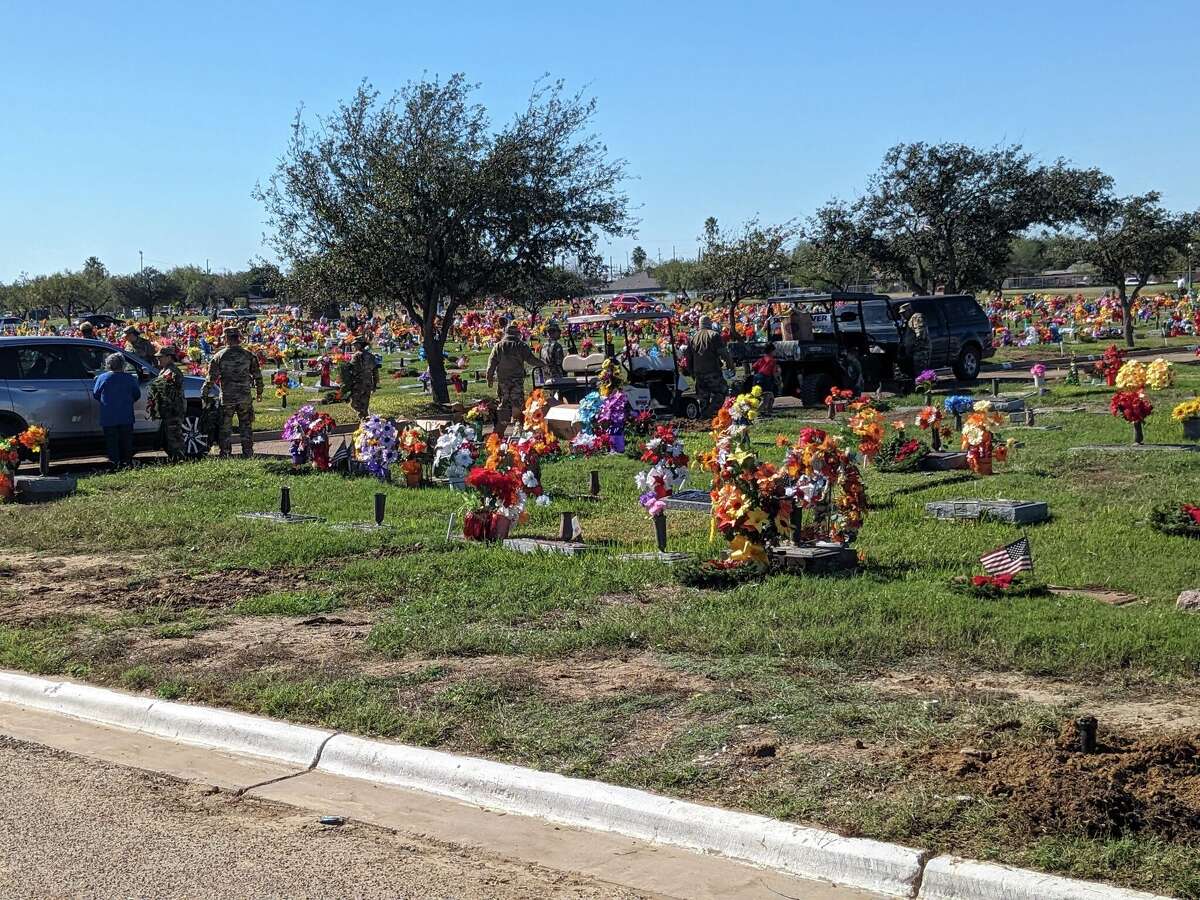 Laredo's Wreaths Across America lays 4K wreaths for veterans
