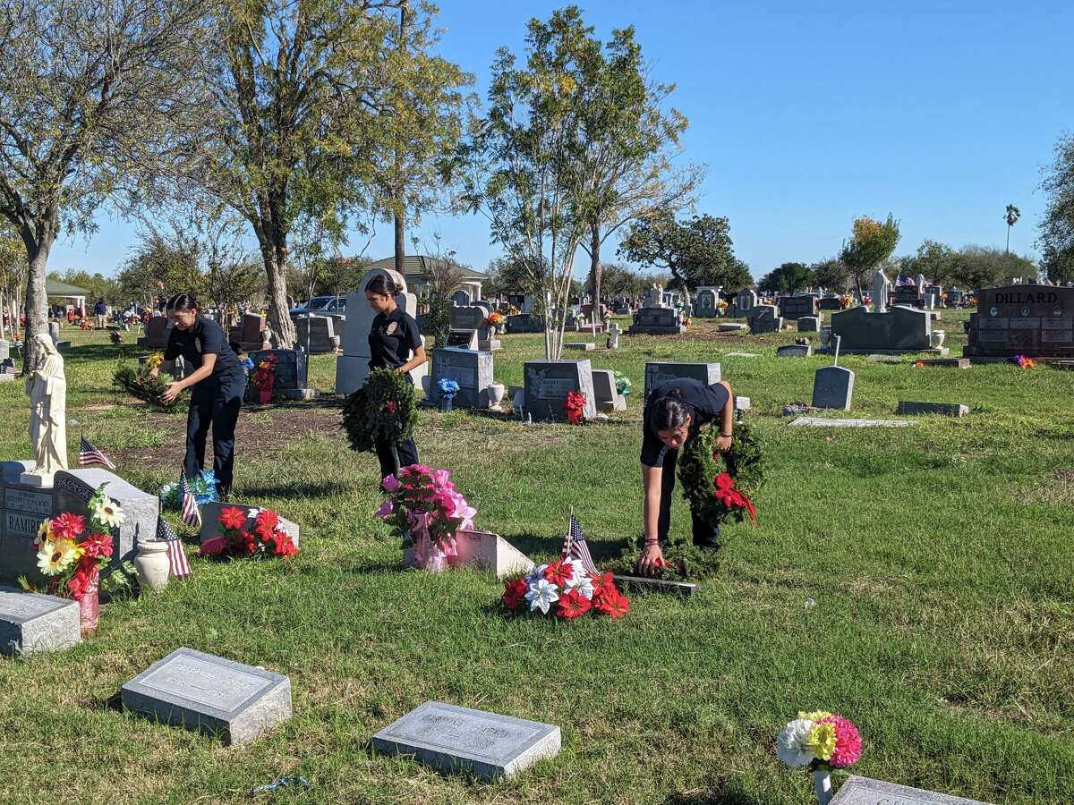 Laredo's Wreaths Across America lays 4K wreaths for veterans