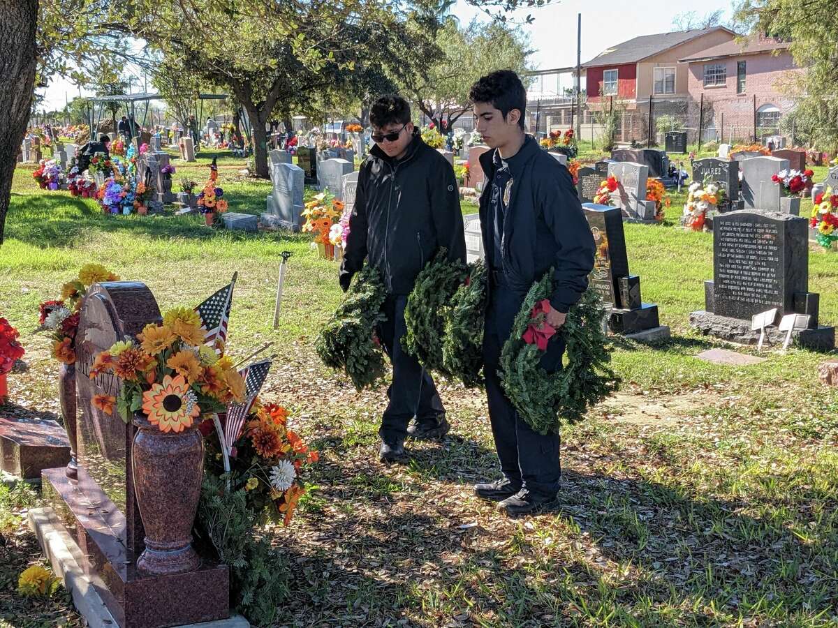 Laredo's Wreaths Across America lays 4K wreaths for veterans
