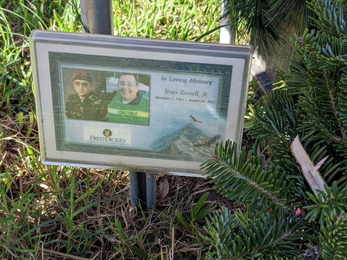 Laredo's Wreaths Across America lays 4K wreaths for veterans
