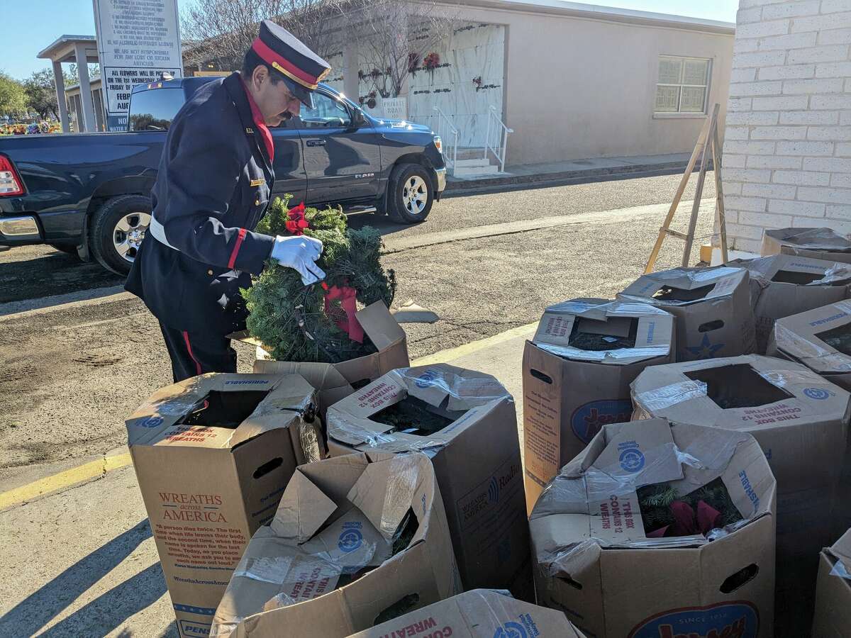 Laredo's Wreaths Across America lays 4K wreaths for veterans