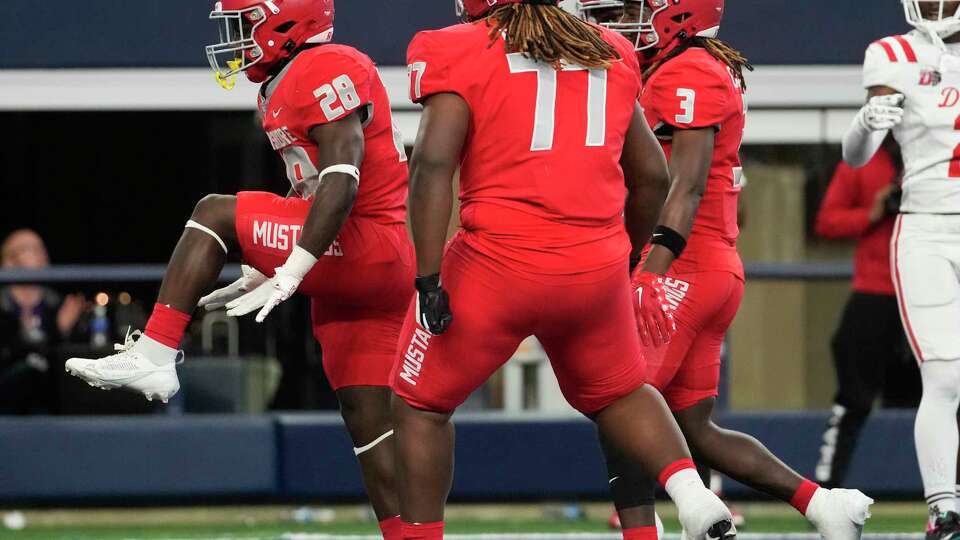 North Shore running back D’andre Hardeman Jr. (28) reacts after scoring a 5-yard touchdown during the first half of the 6A Division I UIL state championship game at AT&T Stadium, Saturday, Dec. 16, 2023, in Arlington.