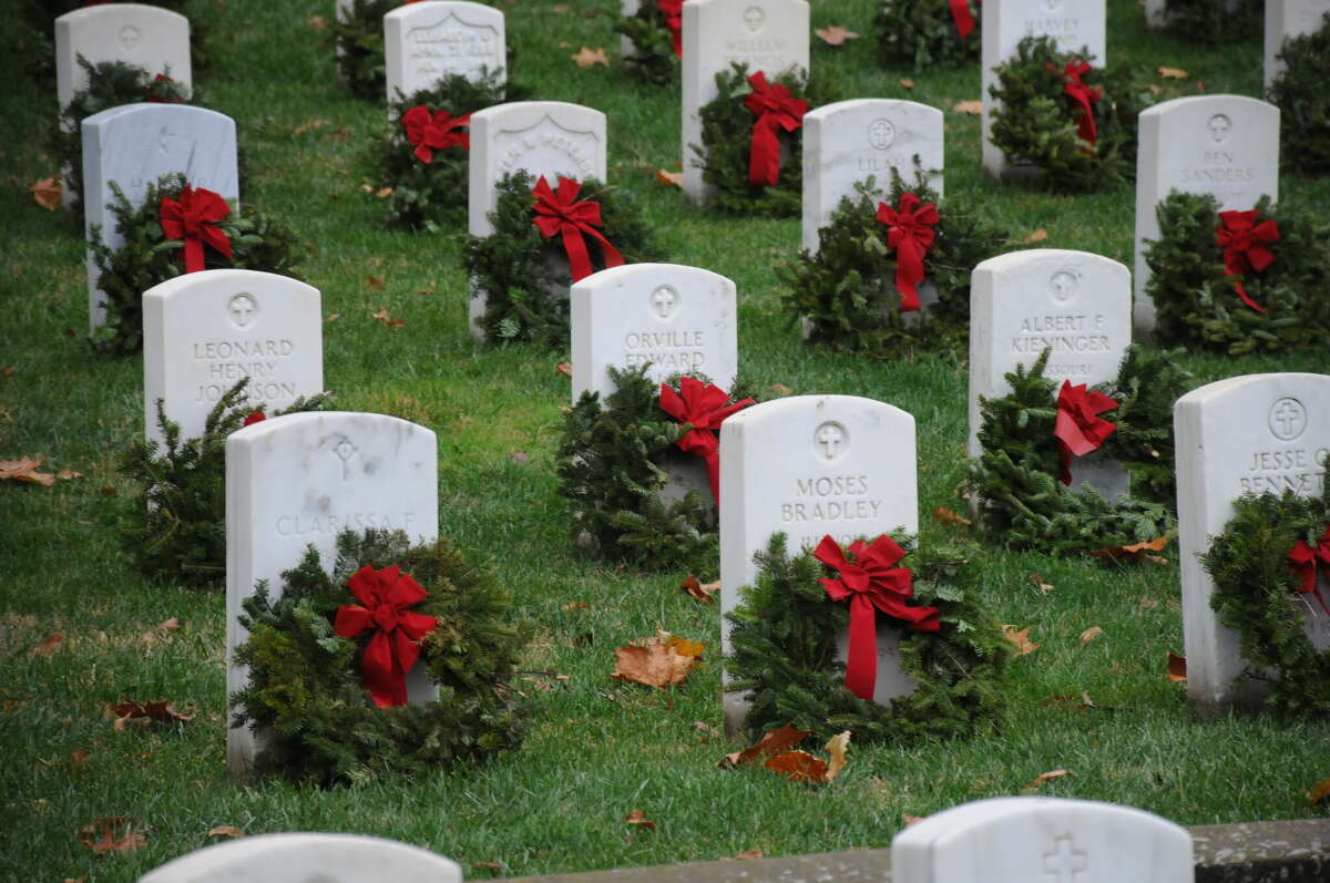 Alton National Cemetery hosts 17th Annual Wreaths Across America